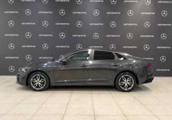 Подержанный автомобиль Kia K5 2020 года (8 фото)
