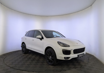Подержанный автомобиль Porsche Cayenne 2017 года (3 фото)