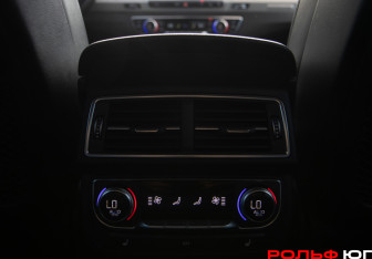 Подержанный автомобиль Audi Q7 2015 года (14 фото)