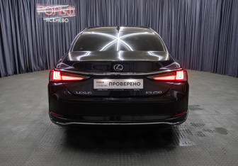 Подержанный автомобиль Lexus ES 2018 года (6 фото)
