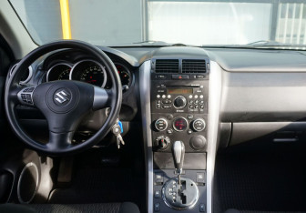 Подержанный автомобиль Suzuki Grand Vitara 2013 года (10 фото)
