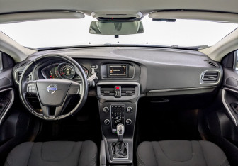 Подержанный автомобиль Volvo V40 Cross Country 2013 года (14 фото)