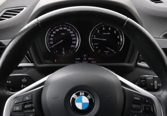 Подержанный автомобиль BMW X1 2020 года (11 фото)