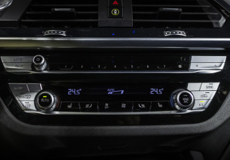 Подержанный автомобиль BMW X3 2021 года (17 фото)