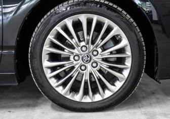 Подержанный автомобиль Toyota Avalon 2023 года (28 фото)