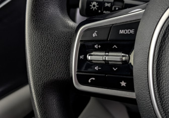 Подержанный автомобиль Kia Carnival 2021 года (29 фото)