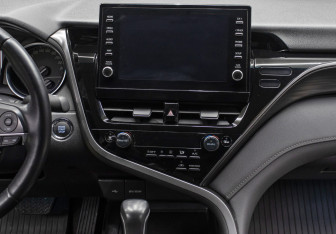 Подержанный автомобиль Toyota Camry Sedan 2022 года (15 фото)