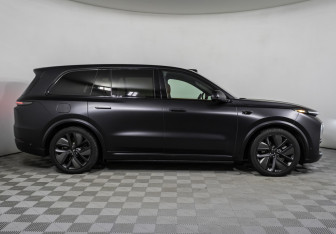 Подержанный автомобиль LiXiang L9 2023 года (4 фото)