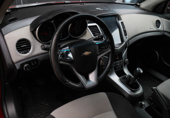 Подержанный автомобиль Chevrolet Cruze Sedan 2011 года (12 фото)