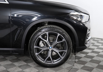 Подержанный автомобиль BMW X5 2020 года (8 фото)