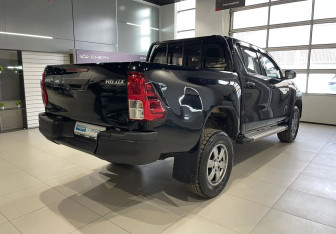 Подержанный автомобиль Toyota Hilux 2018 года (4 фото)
