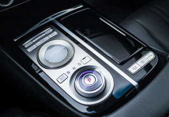 Подержанный автомобиль Genesis G80 2021 года (19 фото)