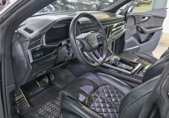 Подержанный автомобиль Audi Q8 2019 года (15 фото)