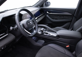 Подержанный автомобиль Geely Monjaro 2024 года (10 фото)