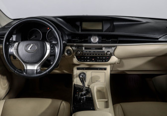 Подержанный автомобиль Lexus ES 2013 года (12 фото)