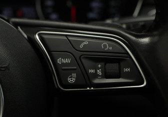 Подержанный автомобиль Audi A4 Sedan 2016 года (12 фото)