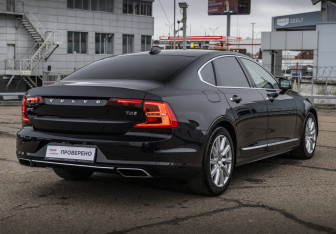Подержанный автомобиль Volvo S90 2019 года (8 фото)