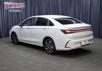 Подержанный автомобиль BAIC U5 Plus 2023 года (7 фото)