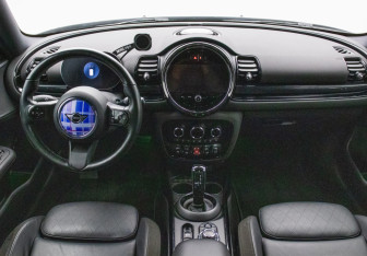 Подержанный автомобиль MINI Clubman Wagon 2021 года (13 фото)