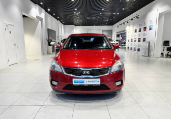 Подержанный автомобиль Kia Ceed Hatchback 2011 года (2 фото)
