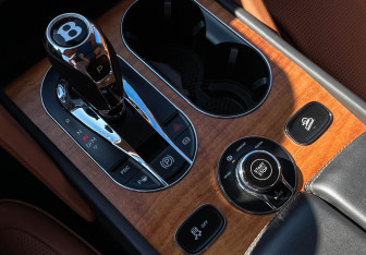 Подержанный автомобиль Bentley Bentayga 2023 года (16 фото)