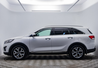 Подержанный автомобиль Kia Sorento 2017 года (8 фото)