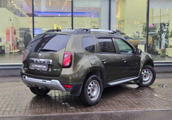 Подержанный автомобиль Renault Duster 2015 года (8 фото)