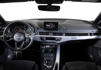 Подержанный автомобиль Audi A4 Sedan 2019 года (12 фото)