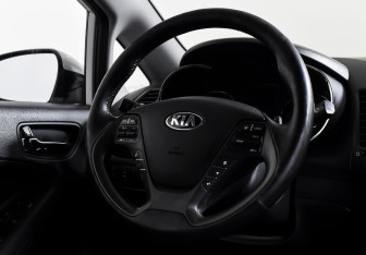 Подержанный автомобиль Kia Cerato Sedan 2016 года (11 фото)