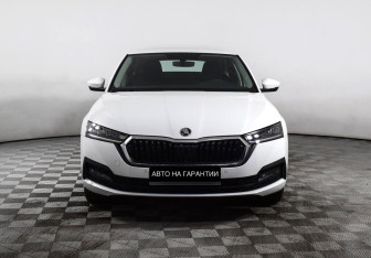 Подержанный автомобиль Skoda Octavia Liftback 2022 года (2 фото)