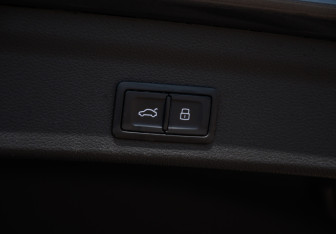 Подержанный автомобиль Audi Q3 2021 года (16 фото)