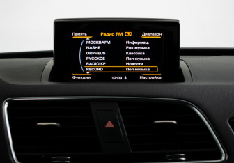 Подержанный автомобиль Audi Q3 2018 года (14 фото)