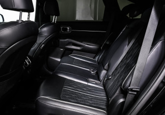 Подержанный автомобиль Kia Sorento 2022 года (14 фото)