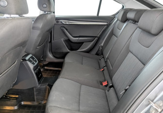 Подержанный автомобиль Skoda Octavia Liftback 2019 года (12 фото)