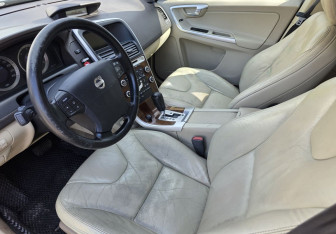 Подержанный автомобиль Volvo XC60 2009 года (9 фото)