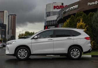 Подержанный автомобиль Haval M6 2023 года (6 фото)