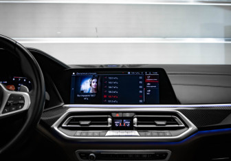 Подержанный автомобиль BMW X5 M 2022 года (20 фото)