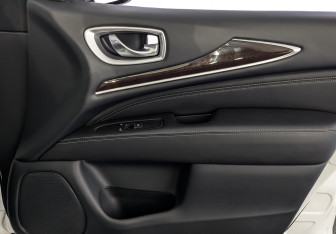 Подержанный автомобиль Infiniti QX60 2018 года (25 фото)