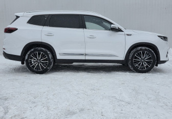 Подержанный автомобиль Chery Tiggo 8 Pro 2022 года (4 фото)