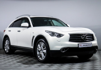 Подержанный автомобиль Infiniti FX 2012 года (3 фото)