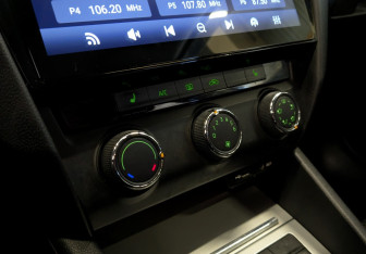 Подержанный автомобиль Skoda Octavia Liftback 2013 года (25 фото)