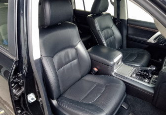 Подержанный автомобиль Toyota Land Cruiser Suv 2015 года (23 фото)