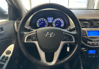 Подержанный автомобиль Hyundai Solaris Hatchback 2012 года (13 фото)