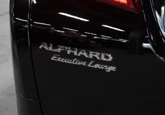 Подержанный автомобиль Toyota Alphard 2019 года (29 фото)