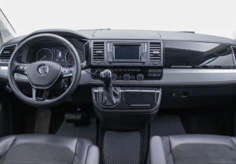 Подержанный автомобиль Volkswagen Multivan 2015 года (13 фото)