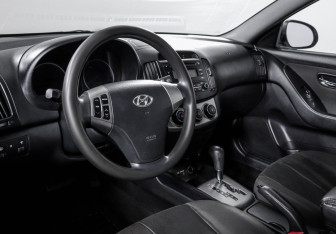 Подержанный автомобиль Hyundai Elantra Sedan 2010 года (14 фото)