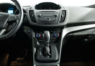 Подержанный автомобиль Ford Kuga 2019 года (8 фото)