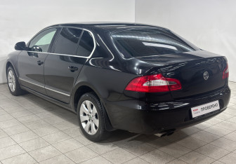 Подержанный автомобиль Skoda Superb Liftback 2011 года (8 фото)