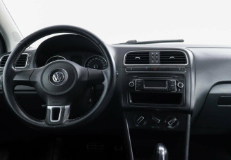 Подержанный автомобиль Volkswagen Polo Hatchback 2011 года (7 фото)