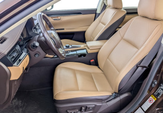 Подержанный автомобиль Lexus ES 2015 года (22 фото)